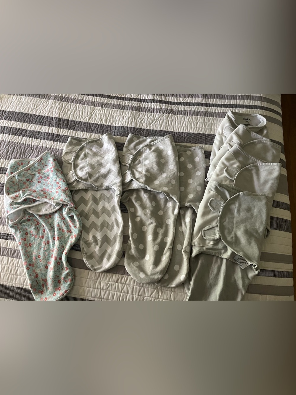 Lot of 8 Baby Swaddles Comfy Cubs /Aden + Anais Small